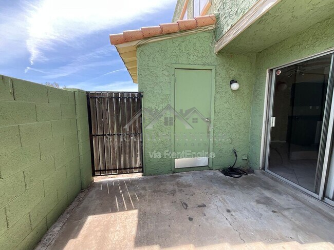 Building Photo - 10203 N 7th Pl