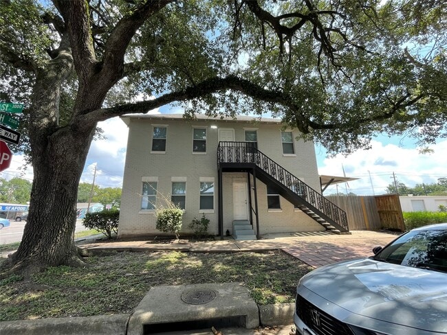 Building Photo - 2302 Avenue H