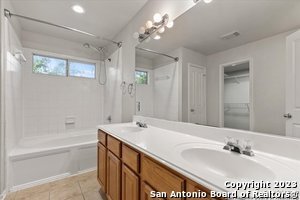 Building Photo - 208 Valona Dr