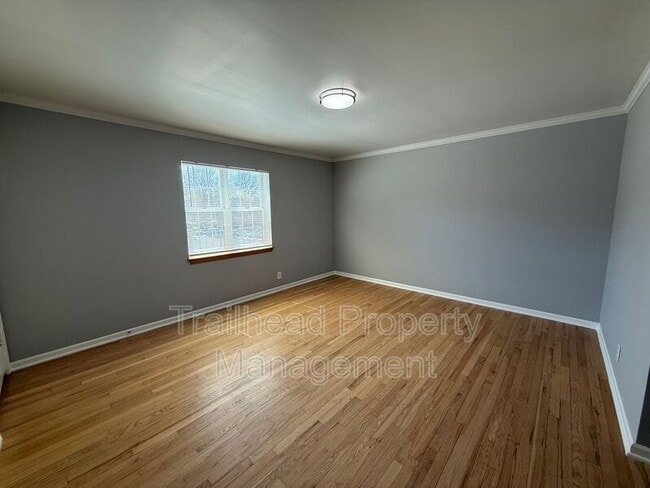 Building Photo - 320 E Gregory Blvd