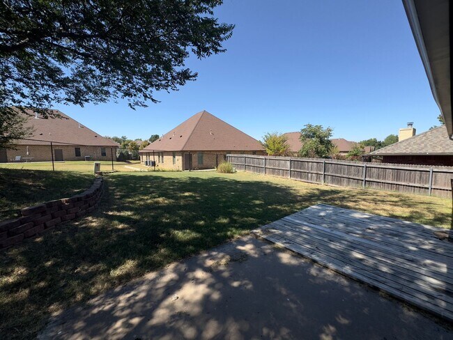 Building Photo - Charming Home in Stonepoint!