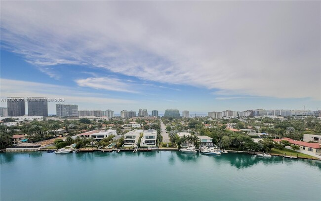 Building Photo - 9261 E Bay Harbor Dr