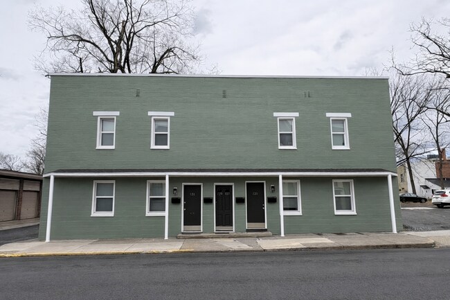 Building Photo - 125-131 N West St