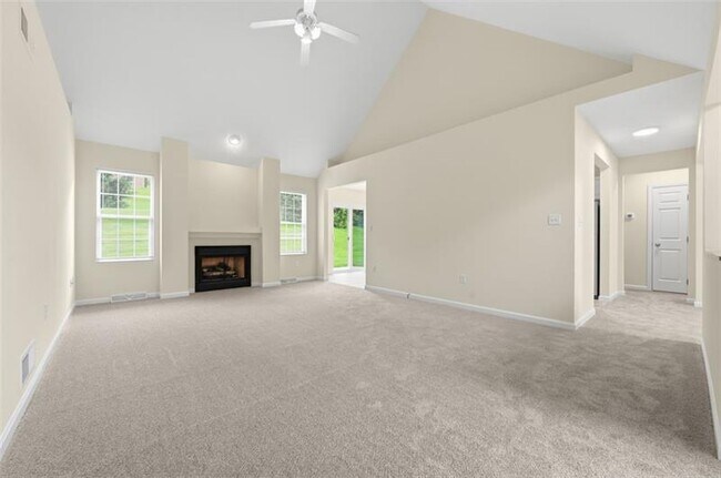Building Photo - 223 Cottonwood Ln