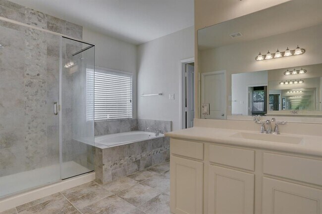 Building Photo - 511 Bonbrook Ln