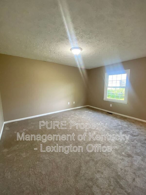 Building Photo - 3493 Sutherland Dr