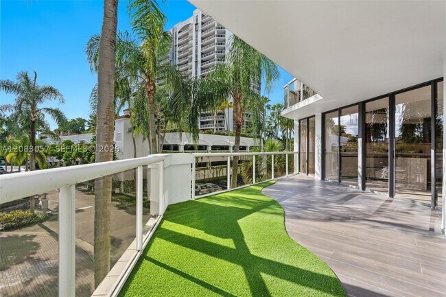 Building Photo - 3610 Yacht Club Dr