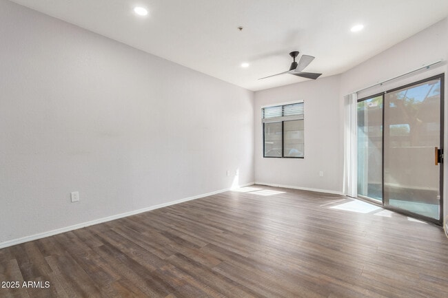 Building Photo - 5302 E Van Buren St