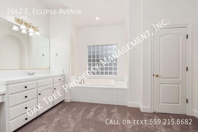 Building Photo - 2642 E Eclipse Ave