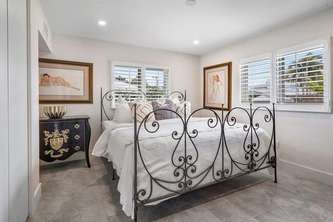 Building Photo - 2021 NW 3rd Ave