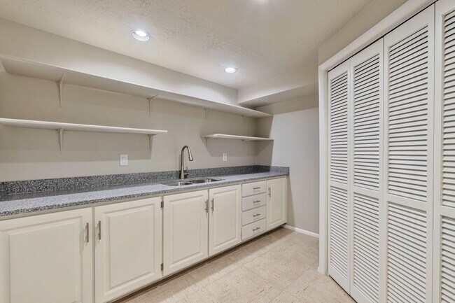 Building Photo - 4829 Arbor Cir