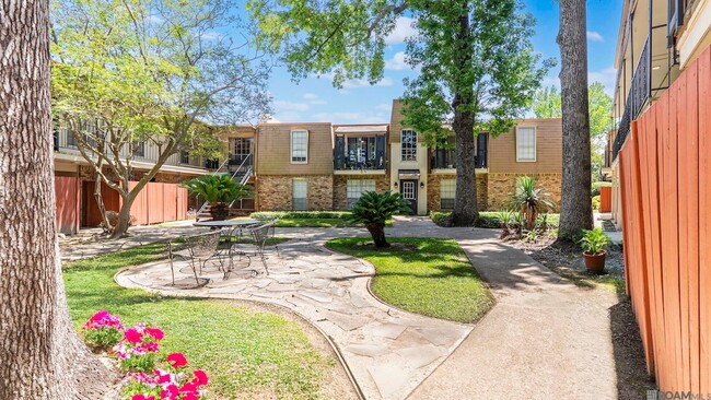 Primary Photo - 2100 College Dr