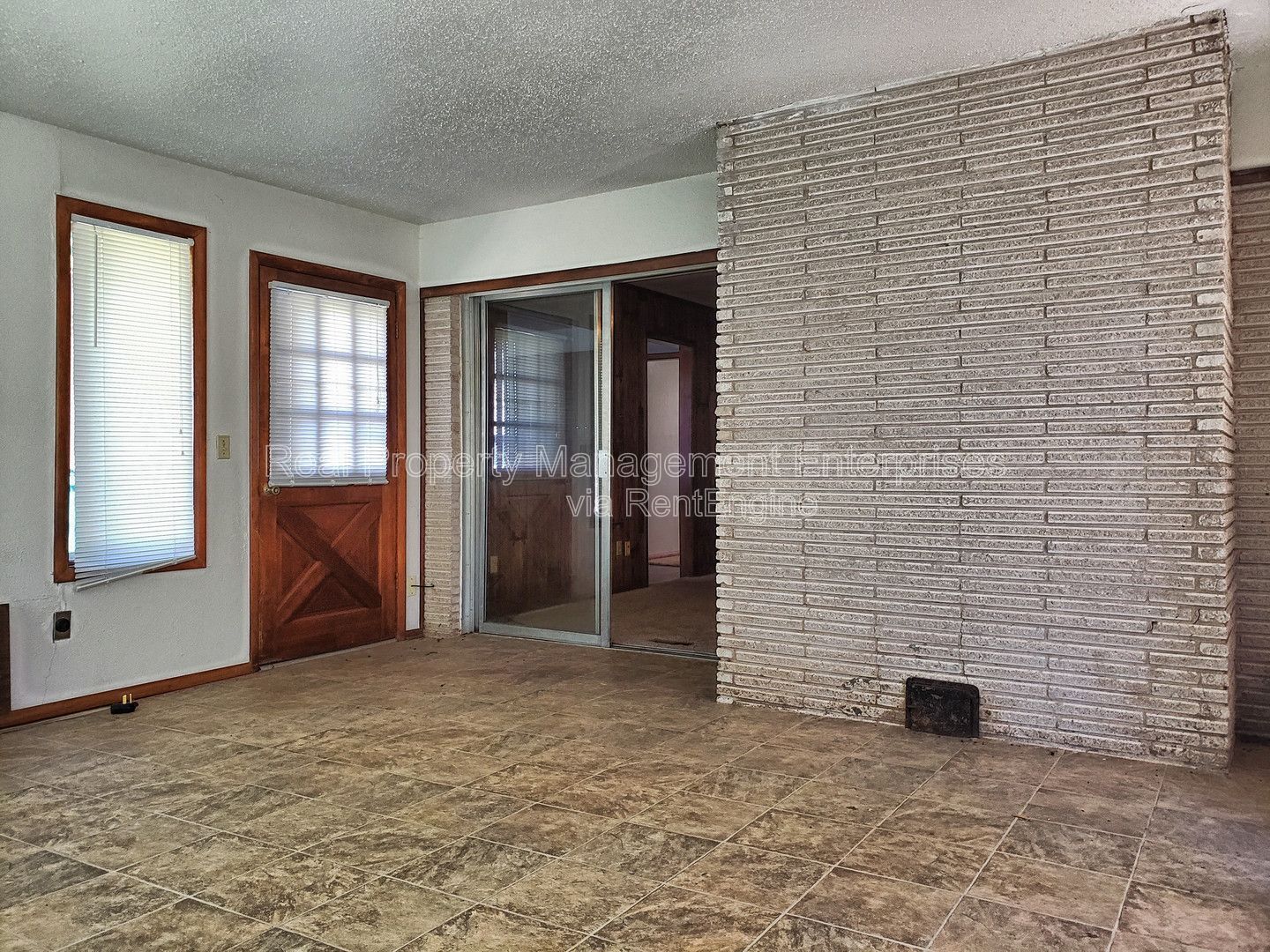 Building Photo - 301 S Ranchwood Manor Dr