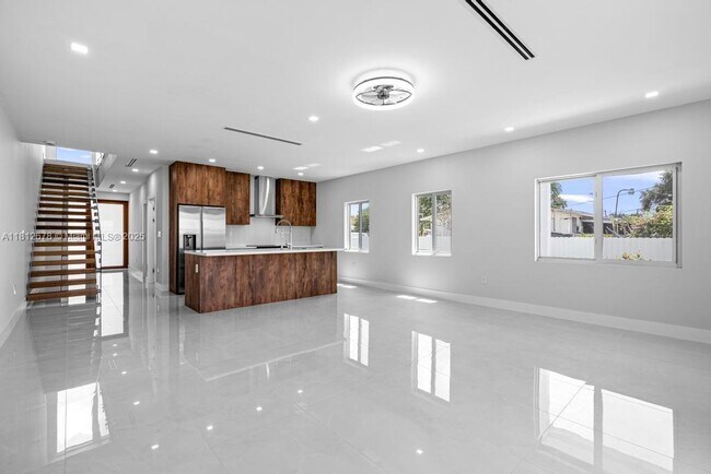 Building Photo - 320 Florida Blvd