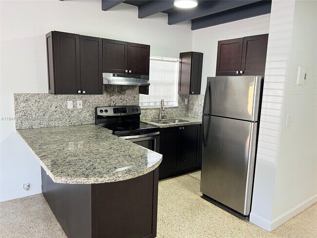 Building Photo - 1222 SW 30th Ct