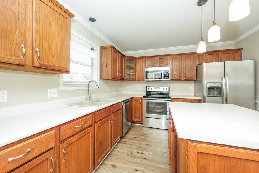 Building Photo - 6381 Paddington Way