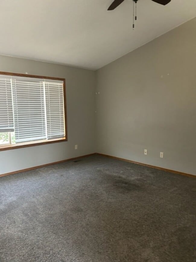 Building Photo - 5624 S Mandy Ave