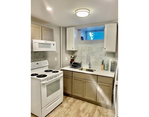 Building Photo - 726 Metropolitan Ave