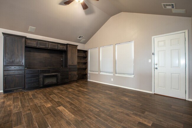 Building Photo - 3 Bed / 2 Bath in Owasso!