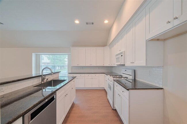 Building Photo - 11106 Fairway Dr