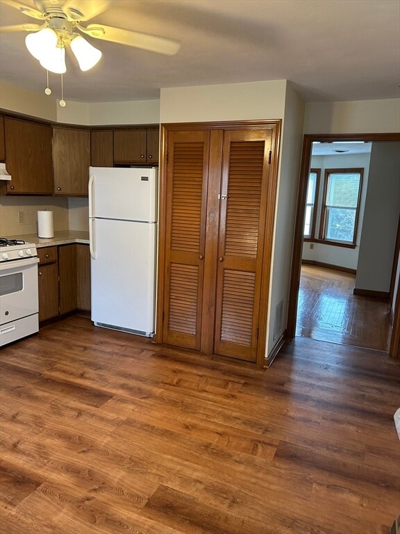 Building Photo - 913 Bedford St