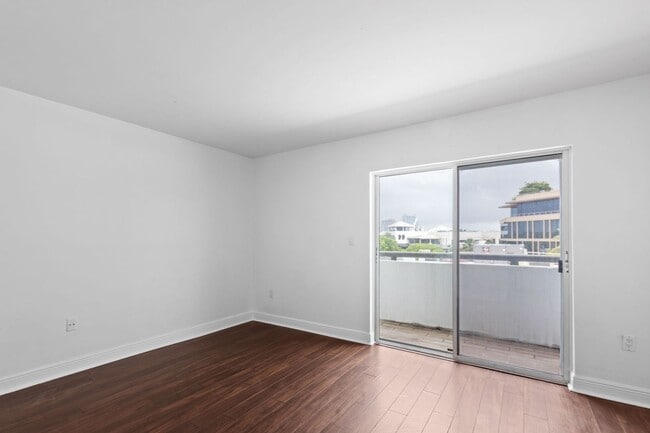 Building Photo - Luxury 2BR Penthouse in Coconut Grove | 1.5 Bath | Prime Miami Location