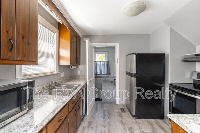 Building Photo - 2415 Dumbarton Rd