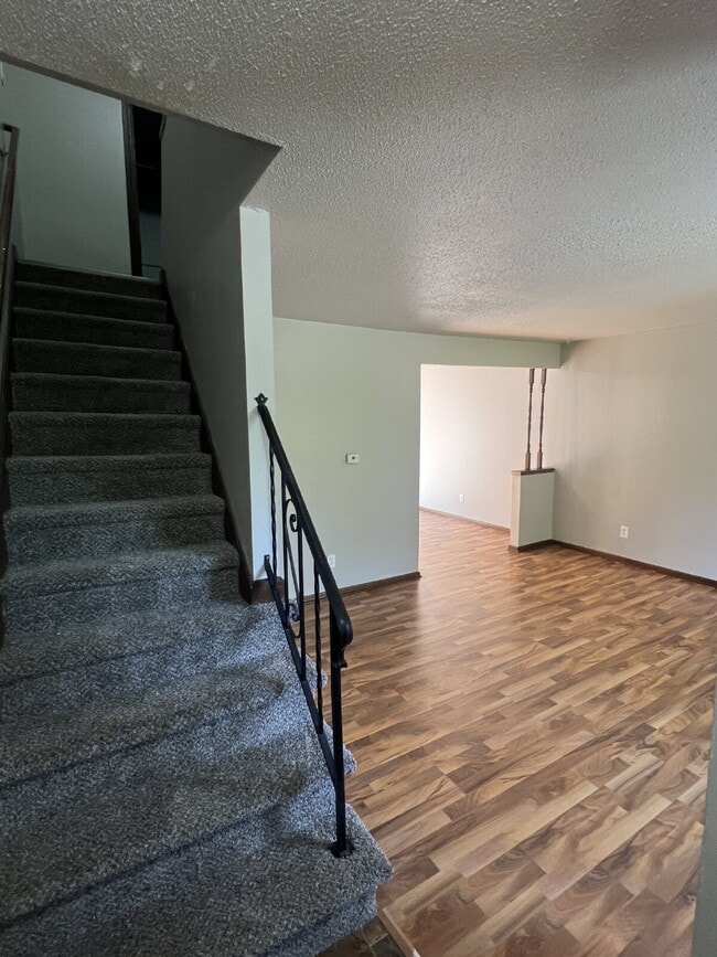 Primary Photo - 2 Bedroom Duplex on South Side of Des Moin...