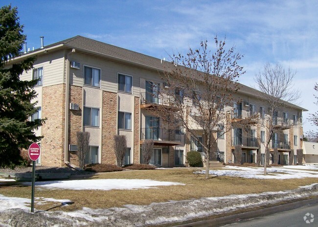 Building Photo - Highland Gables Apartments