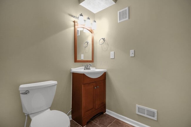 Building Photo - 2230 Seton Dr