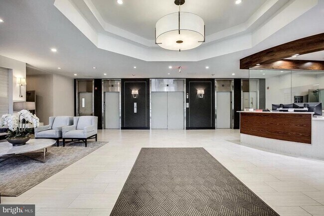 Building Photo - 1225 Martha Custis Dr