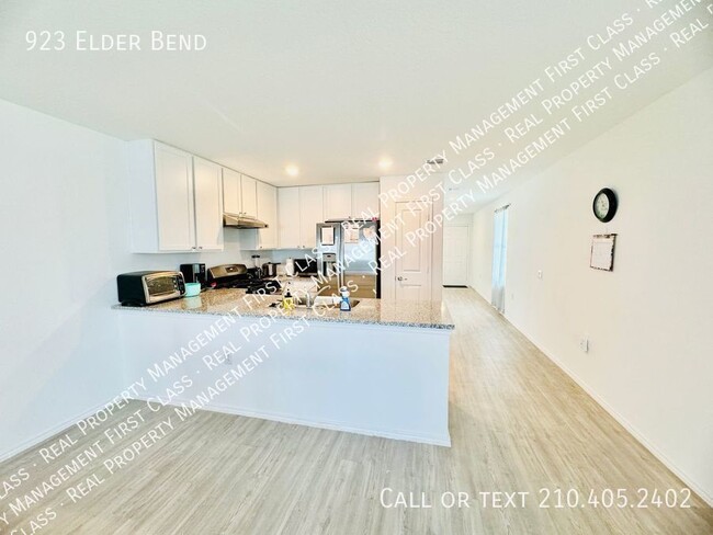 Building Photo - Must see fully furnished 4 BR, 2 BA in Mis...