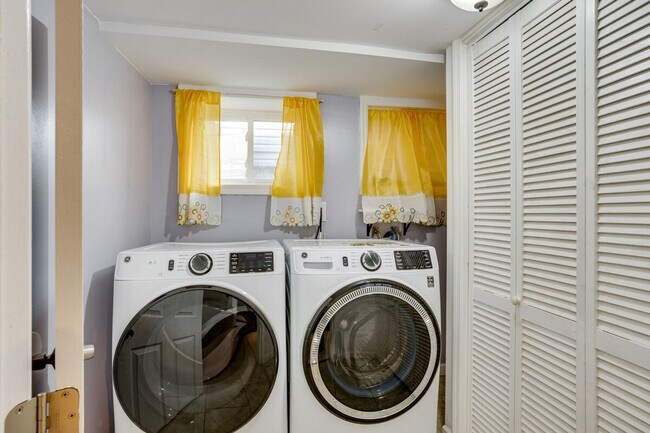 Building Photo - 787 S 13th St