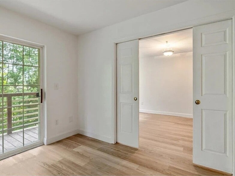 Building Photo - 301 Hildred Dr