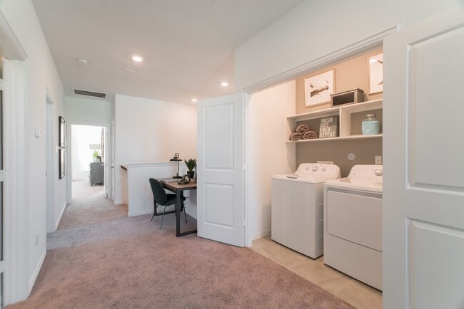 Building Photo - 438 Lake Day Dr