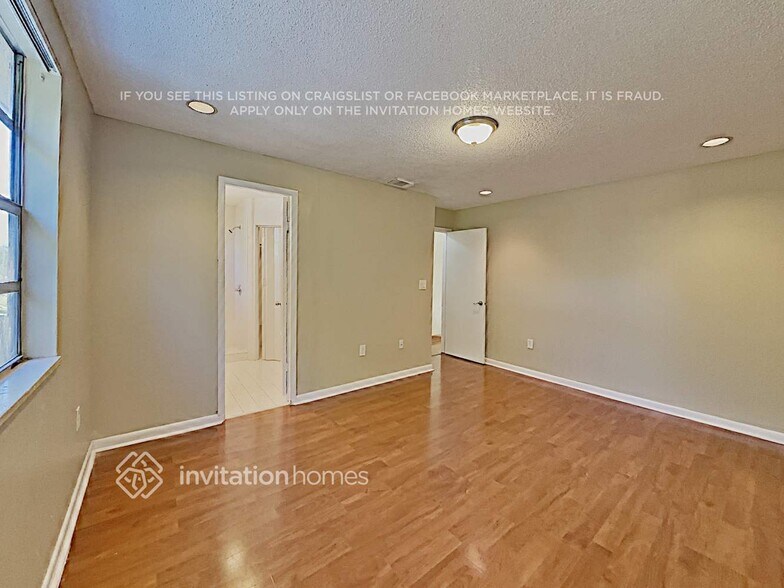 Building Photo - 8216 NW 192nd Terrace