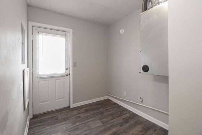 Building Photo - 5-405 Thompsonville Ln