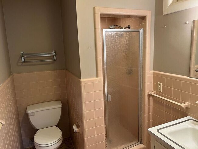 Building Photo - Fantastic