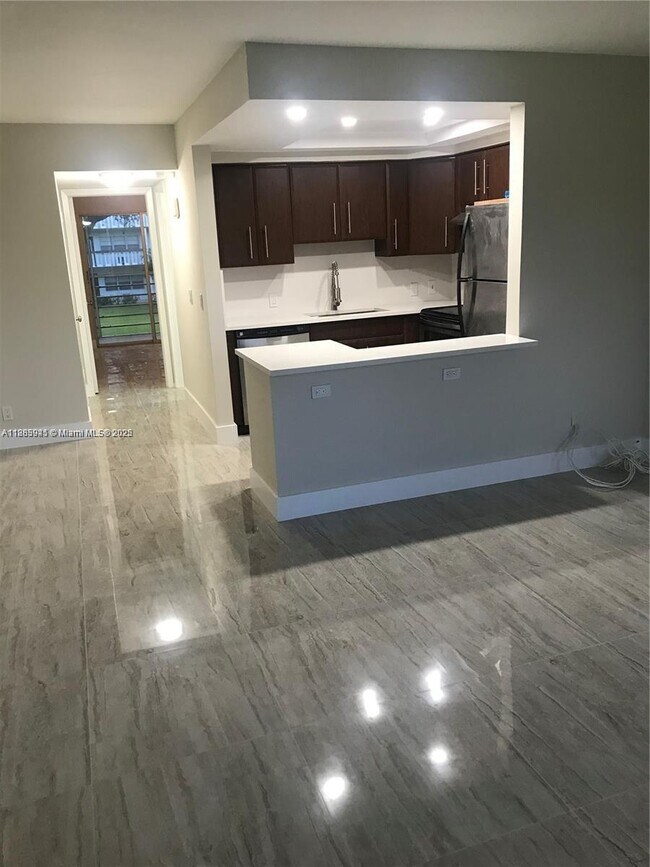 Primary Photo - 358 Mansfield I