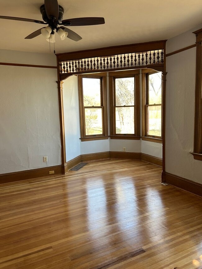 Building Photo - Historic Cheyenne Canyon Home