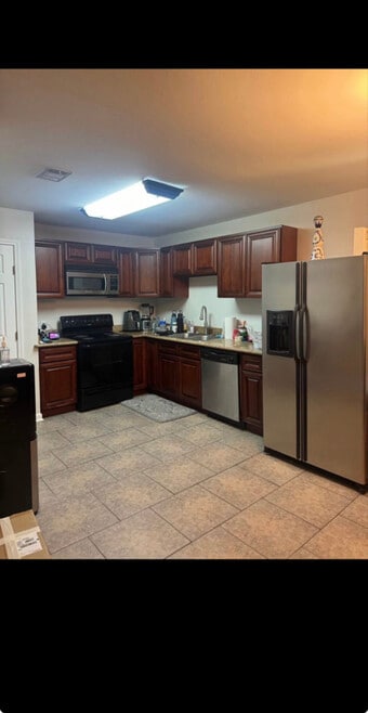 Building Photo - 2891 Hickorybrook Dr