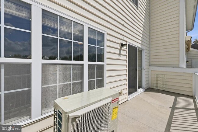 Building Photo - 941 Pine Forest Ln