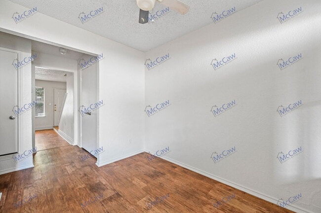 Building Photo - 800 Bluebonnet Dr