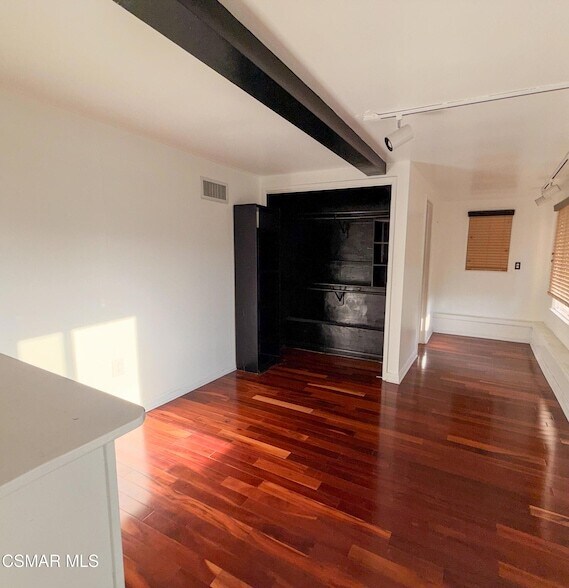 Building Photo - 8625 Delmonico Ave