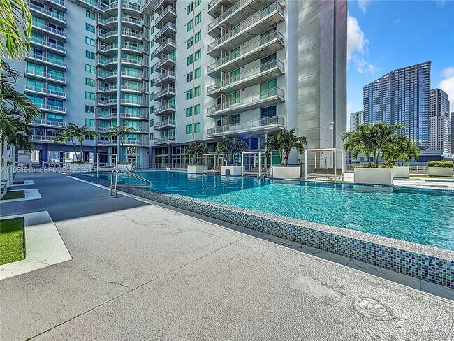 Building Photo - 690 SW 1st Ct