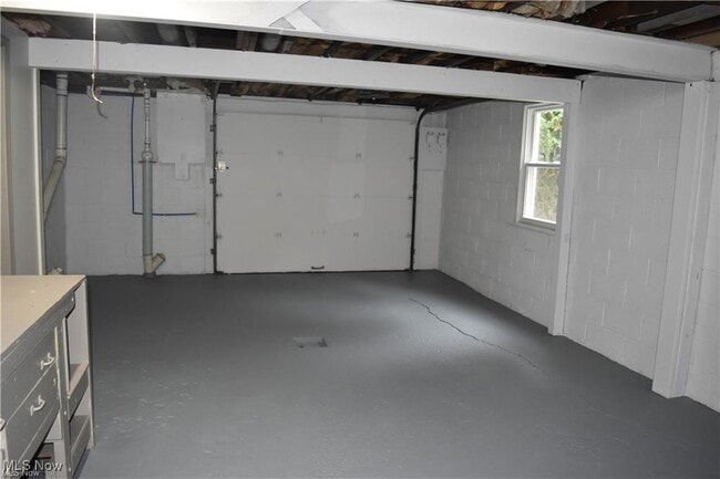 Building Photo - 205 McFadden St