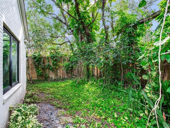 Building Photo - 3401 S Almeria Ave