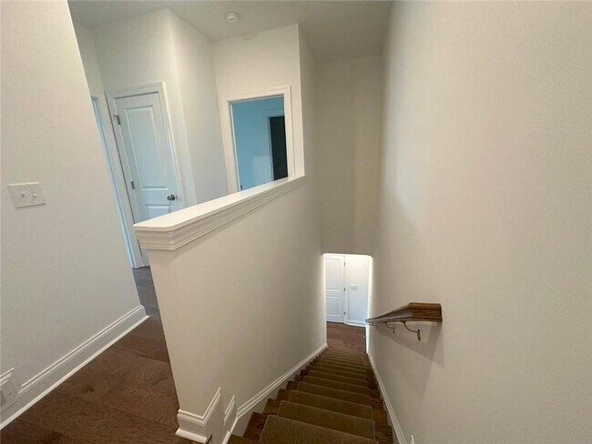 Building Photo - 554 Sawnee Dr