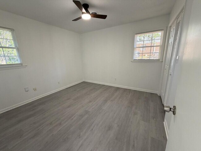 Building Photo - 13 Wedgefield Dr