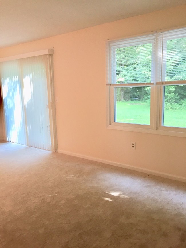 Building Photo - 136 Riviera Dr